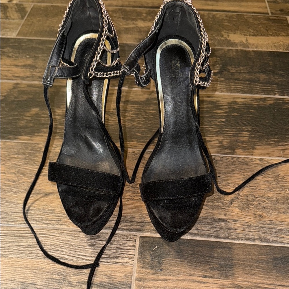 Elegant Black Women's Heels with Chain Detail